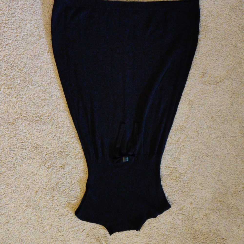 Wolle no sleeve black dress